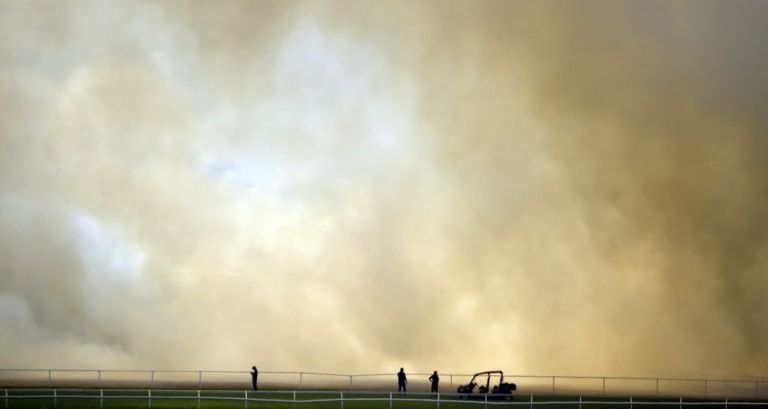 Cricketers to pay tribute to Australia firefighters, brace for smoke delays