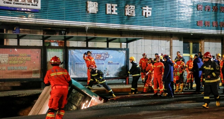 Huge sinkhole swallows bus, kills six in China
