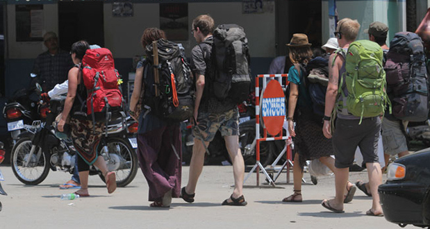 Poipet border checkpoint on alert for new virus after Thailand scare