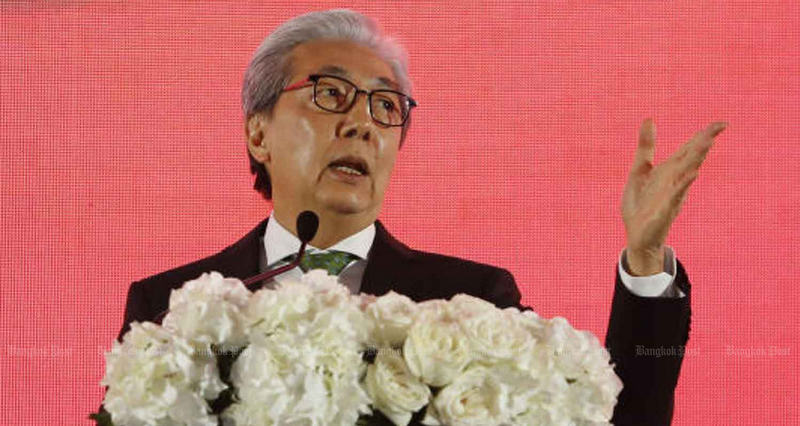 Somkid tells public not to panic: nation will weather economic woes, virus