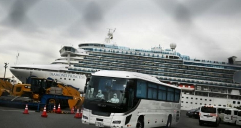 40 US nationals infected on Japan ship as others fly home