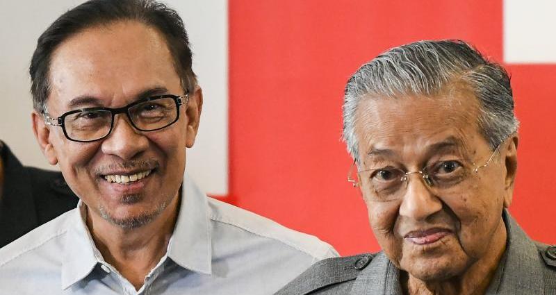 Turmoil in Malaysia as PM Mahathir quits