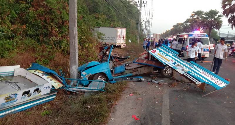 Truck wipes out ‘song taew’, three escape with minor injuries