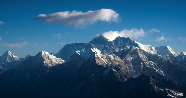 China shuts down Everest over coronavirus