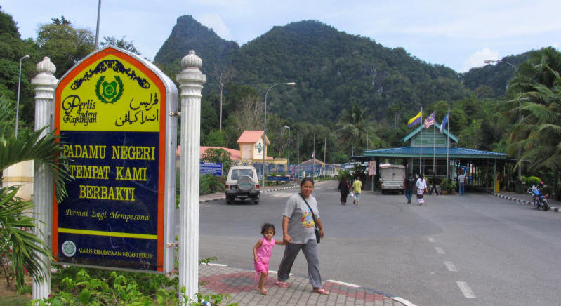 Stranded Thais allowed to return from Malaysia