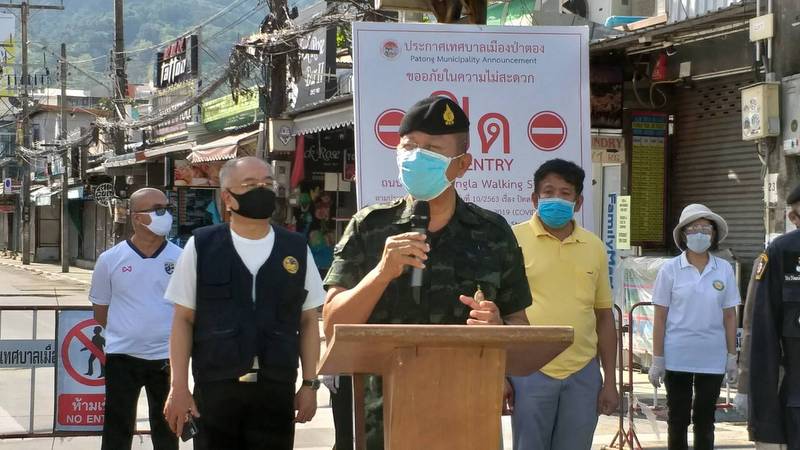 Regional Army Chief arrives in Phuket, warns of action against those caught breaking curfew