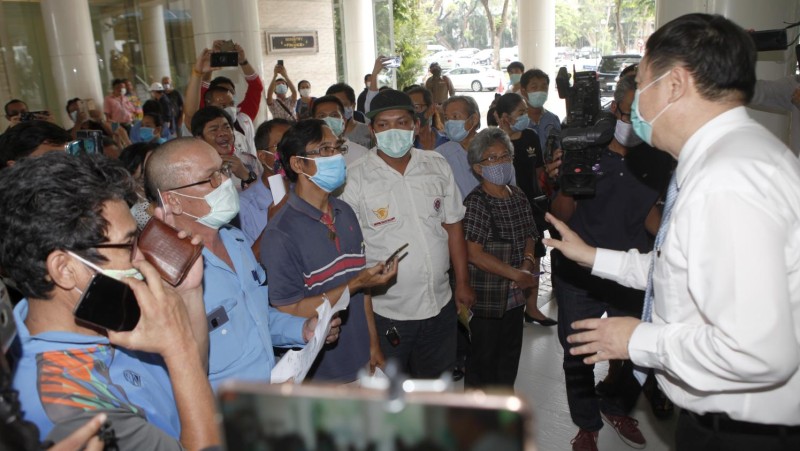 Coronavirus aid rejectees raise ruckus at ministry
