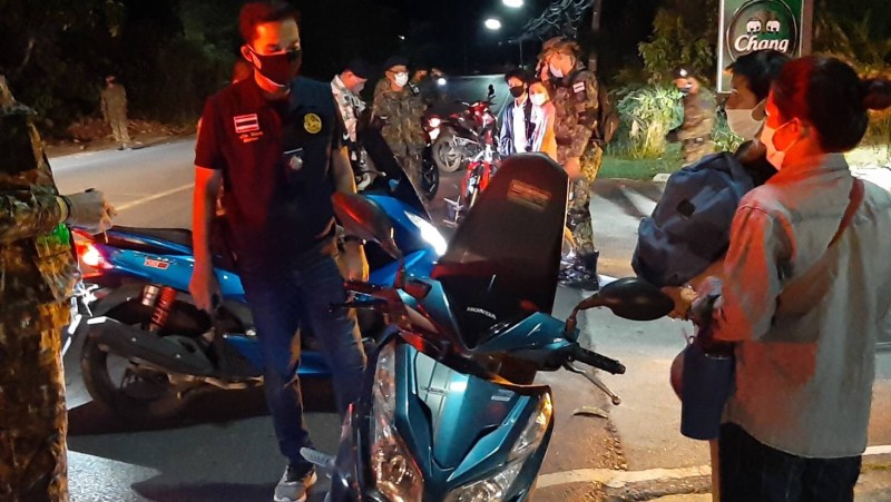 12 arrested in Rassada as Phuket curfew breakers hit more than 600