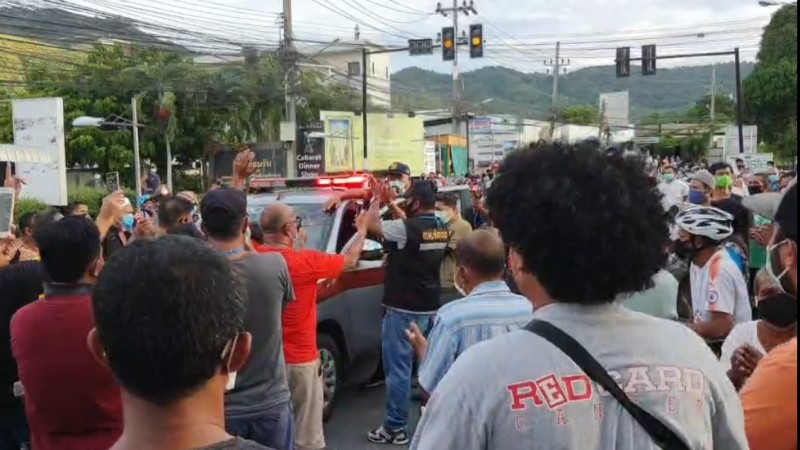 Bang Tao protest wins ‘local’ officers at lockdown checkpoint