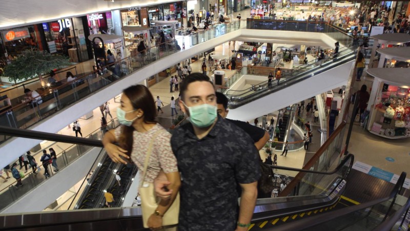 Big turnout as malls reopen