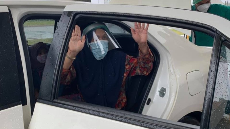 Last two COVID patients at Phuket ‘field hospital’ go home