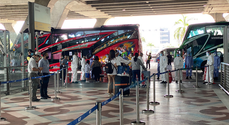 Stranded Thais return from London, several feverish