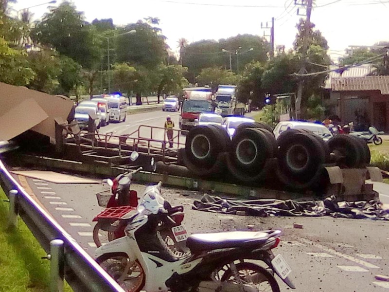 Semi-trailer wipes out, overturns on Phuket’s busiest road