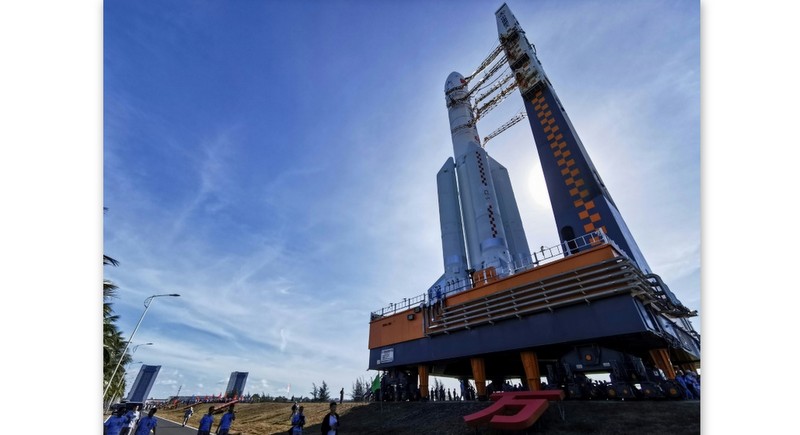 China launch Mars probe in space race with US