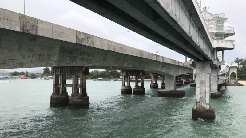 Search launched after man jumps off bridge to Phuket