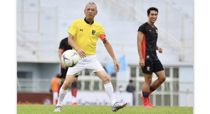 Thai league stars put government bigwigs in shade