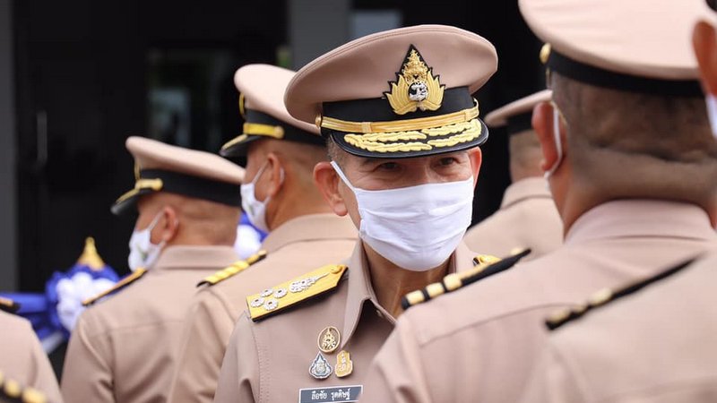 Retiring Navy chief praises Phuket division for fight against ‘influential people’