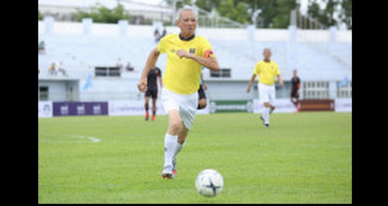 Phiphat to seek govt nod for fans at league matches