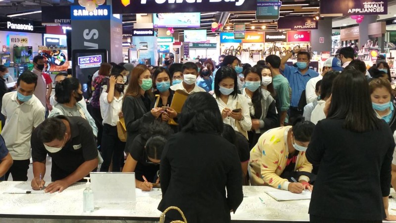 Scores turn out for Phuket Job Fair