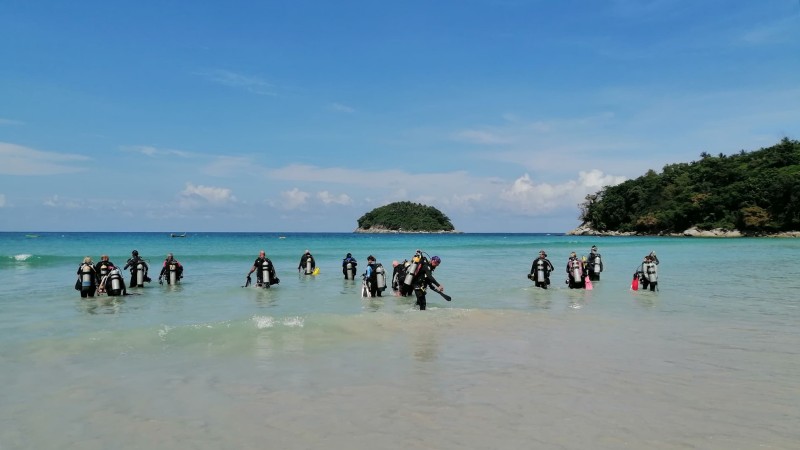 Phuket dive instructors stage Kata reef cleanup