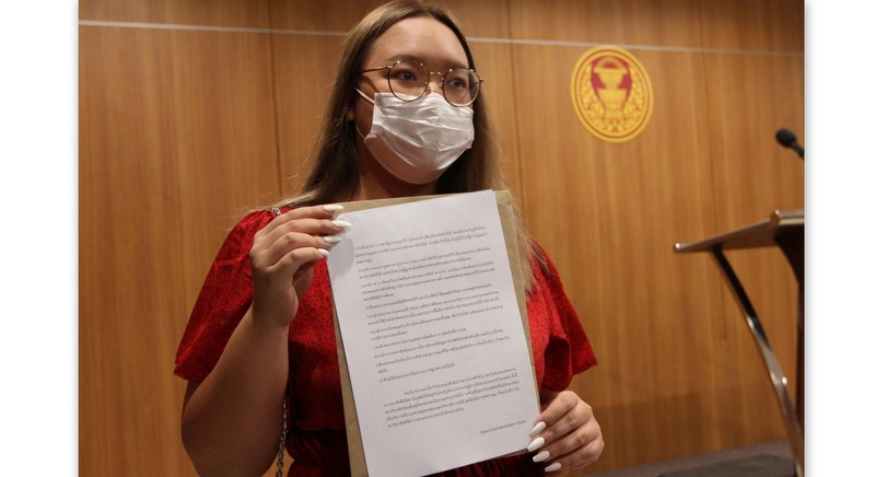 Students submit manifesto