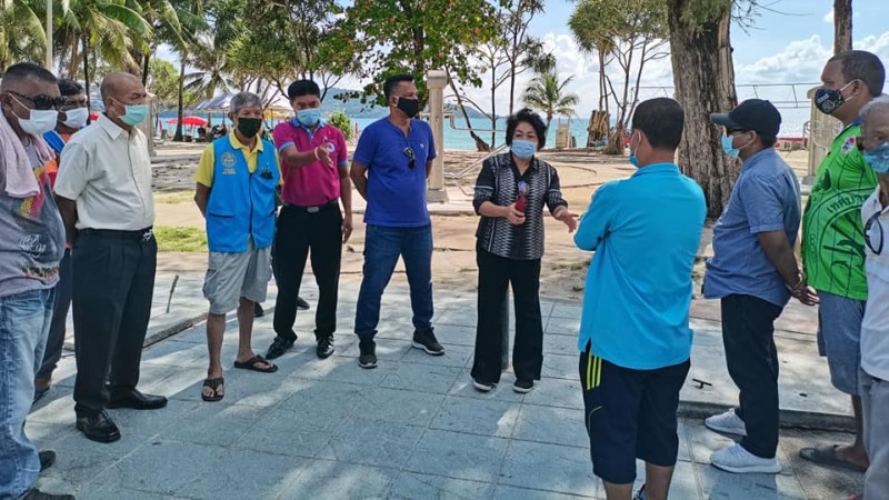 Patong tuk-tuk, taxi drivers charge B20 fares for Phuket food festival