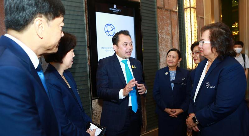 Education Ministry aims to recruit native English teachers