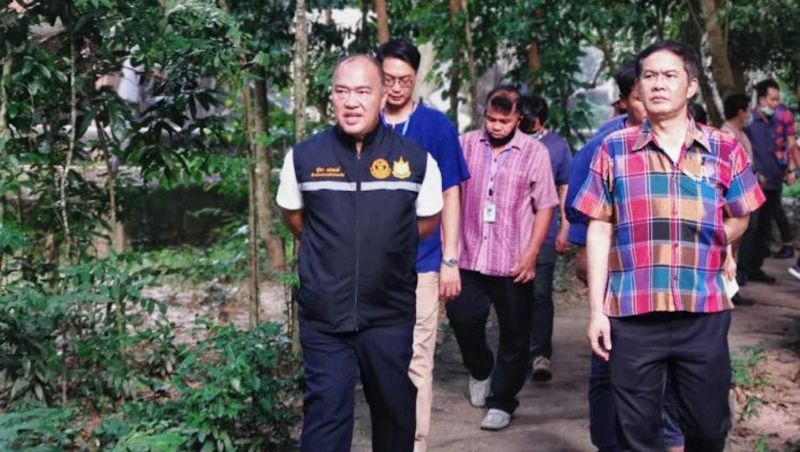 Top zoo official slain in missing-deer case