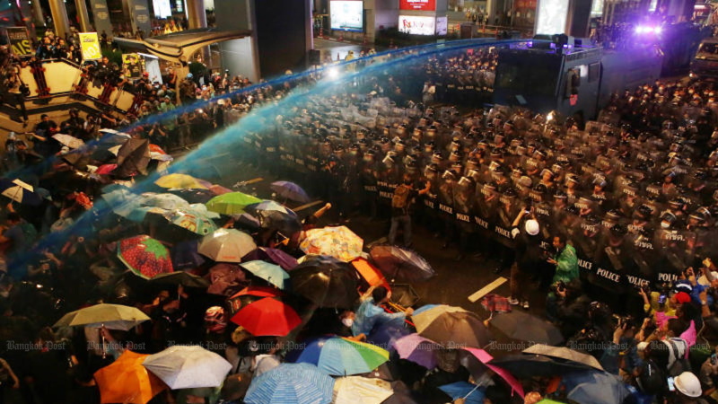 Water cannon used on protesters in Bangkok