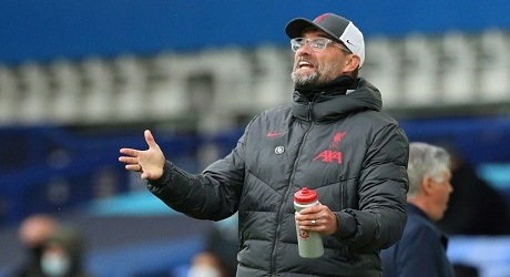Late blitz saves Man Utd blushes as VAR denies Liverpool