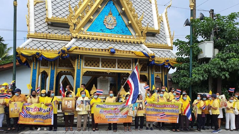 Patong residents join call to support the monarchy