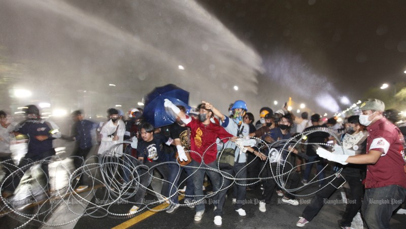 Protesters ‘post’ letters to King after police fire water cannon