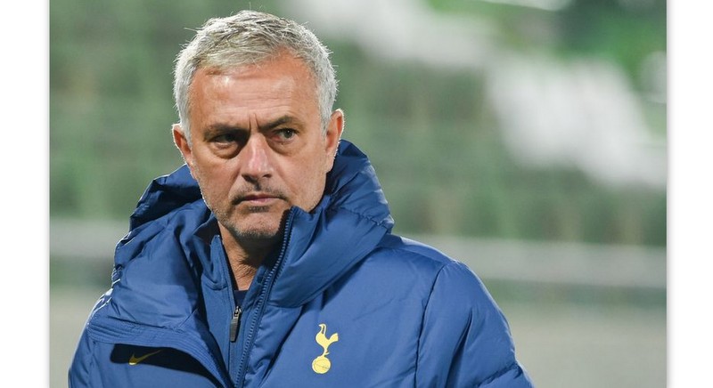 Spurs face title test, wounded Liverpool host leaders Leicester