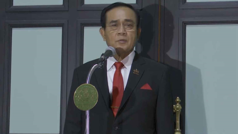 PM issues lese majeste warning
