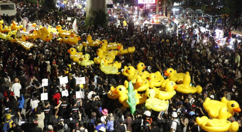 Guard ‘renamed’ as protesters lay siege to base