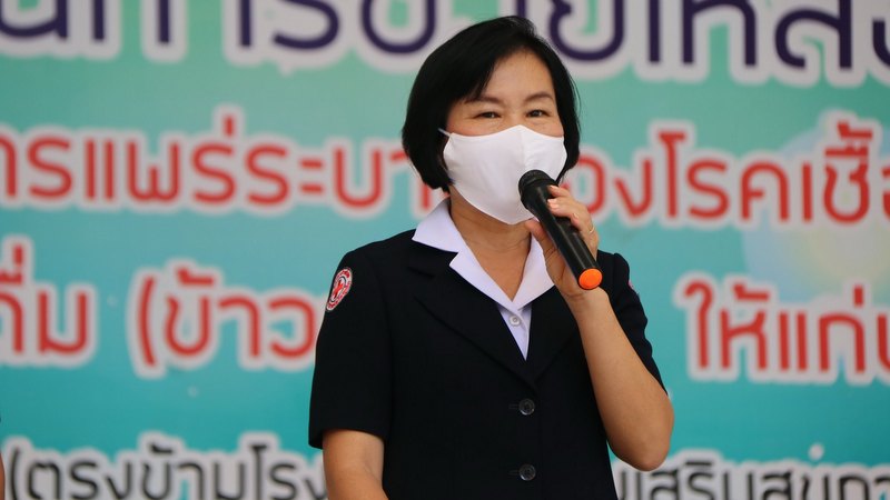 Phuket Red Cross hands out ‘survival bags’ to COVID-crisis afflicted residents