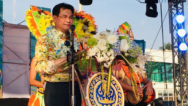 Deputy PM Jurin opens Patong seafood festival