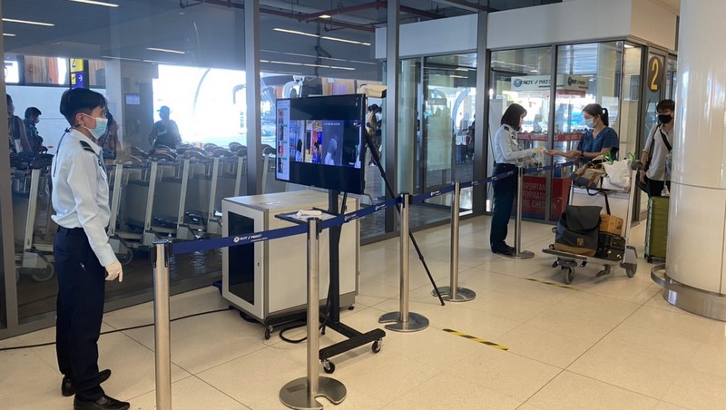 Phuket officials ramp up COVID-19 screening at bridge, airport