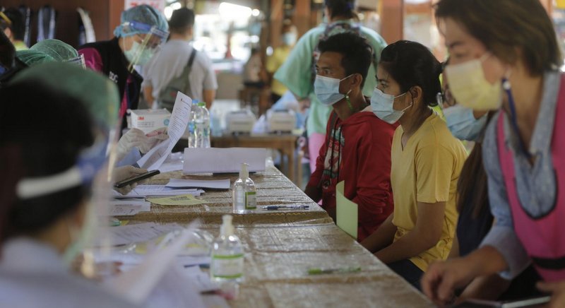 Prayut warns of lockdown