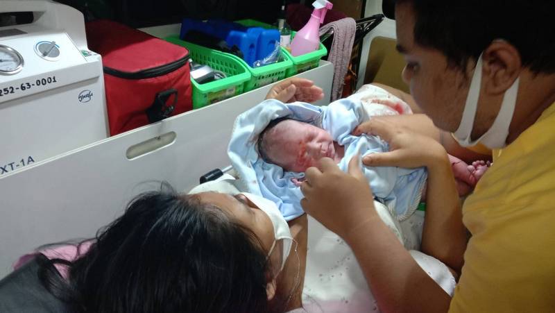 Baby safe after roadside delivery