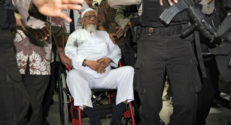 Indonesia frees cleric linked to Bali bombing