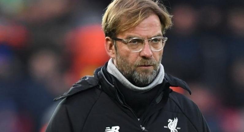 Liverpool scramble to boost defensive options on transfer deadline day