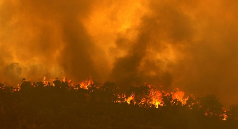 Australia’s Perth battles bushfire amid virus lockdown