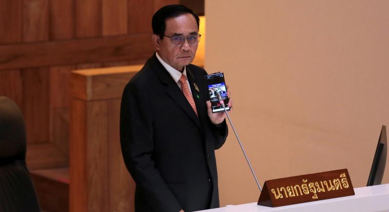 PM denies gambling ties