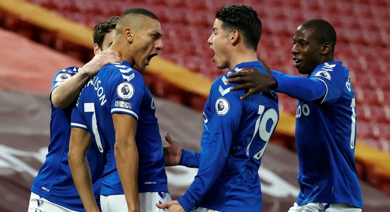 Everton savour first win at Liverpool since 1999, Chelsea held
