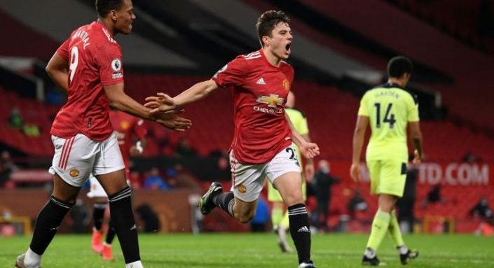 Solskjaer not giving up hope of catching City