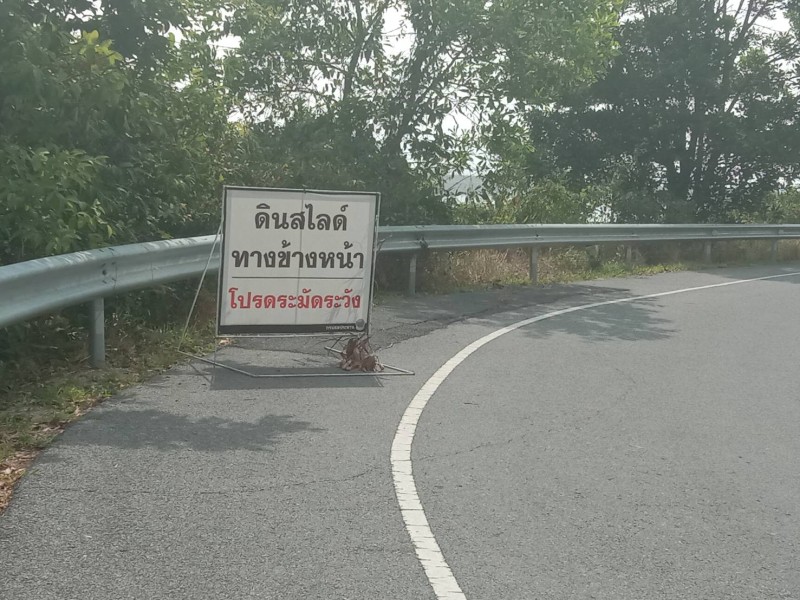 The warning sign installed to warn motorists.Photo: Eakkapop Thongtub