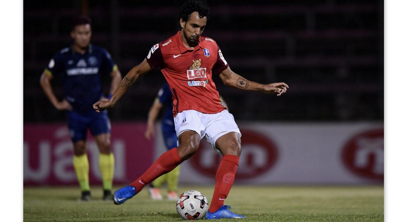 Diogo treble puts Rabbits within one win of glory