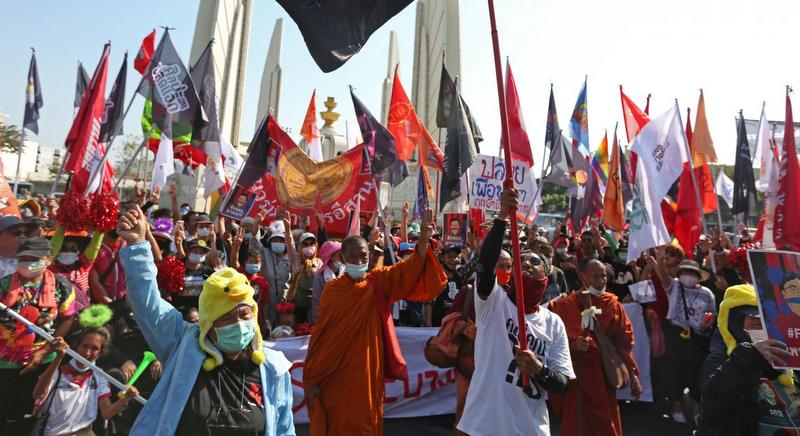 Police hunt for protest van attackers