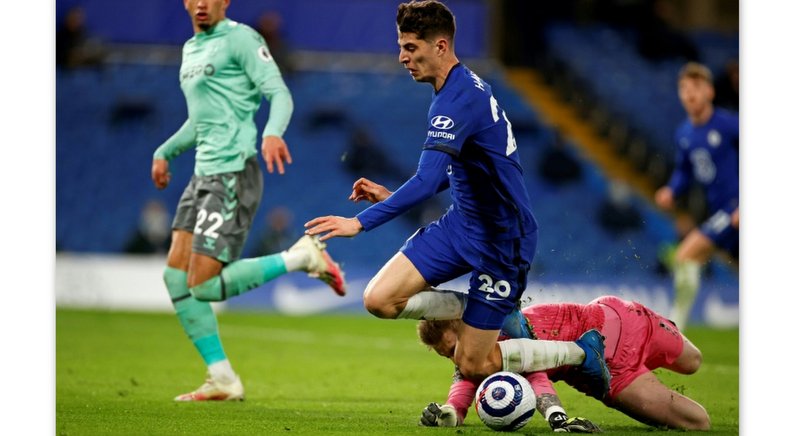 Chelsea cruise, West Ham win as top four race hots up